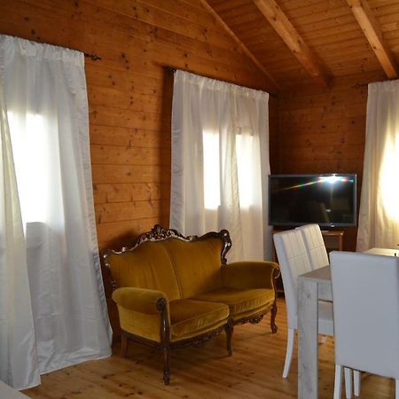 Chalet L Oasi Di Ambra 8 Posti Letto Con Uso Piscina Ardea Bagian luar foto