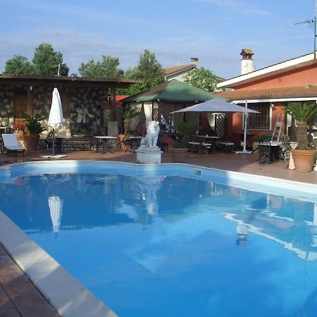 Chalet L Oasi Di Ambra 8 Posti Letto Con Uso Piscina Ardea Bagian luar foto