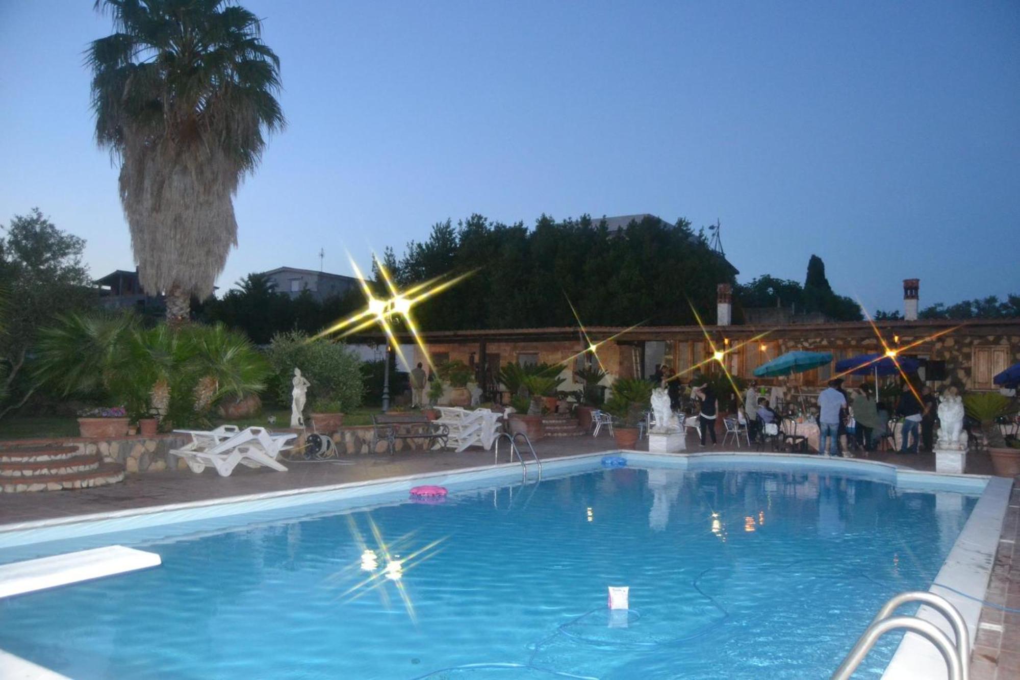 Chalet L Oasi Di Ambra 8 Posti Letto Con Uso Piscina Ardea Bagian luar foto