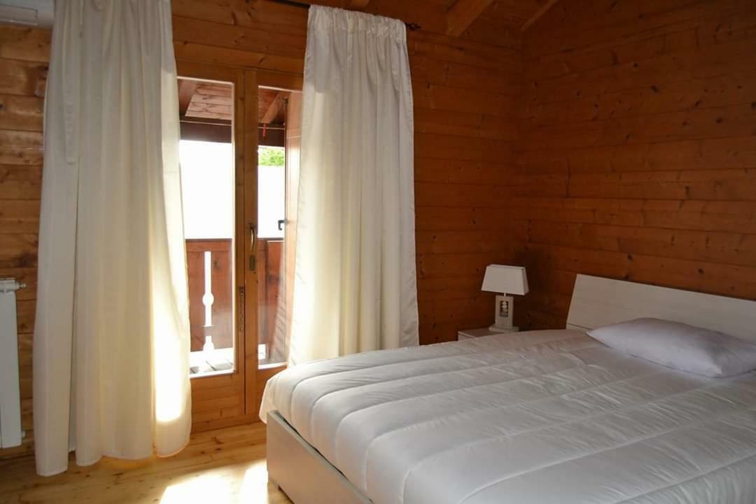 Chalet L Oasi Di Ambra 8 Posti Letto Con Uso Piscina Ardea Bagian luar foto