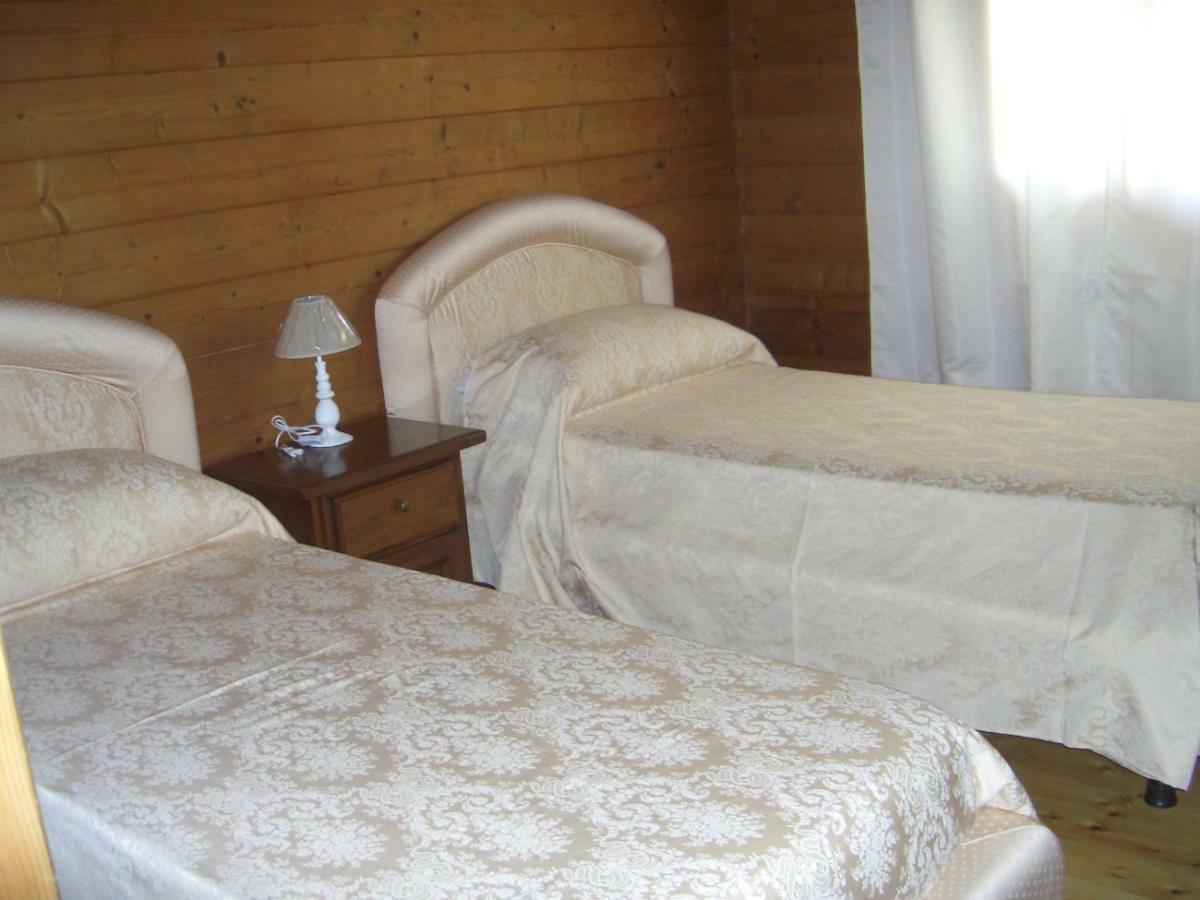 Chalet L Oasi Di Ambra 8 Posti Letto Con Uso Piscina Ardea Bagian luar foto