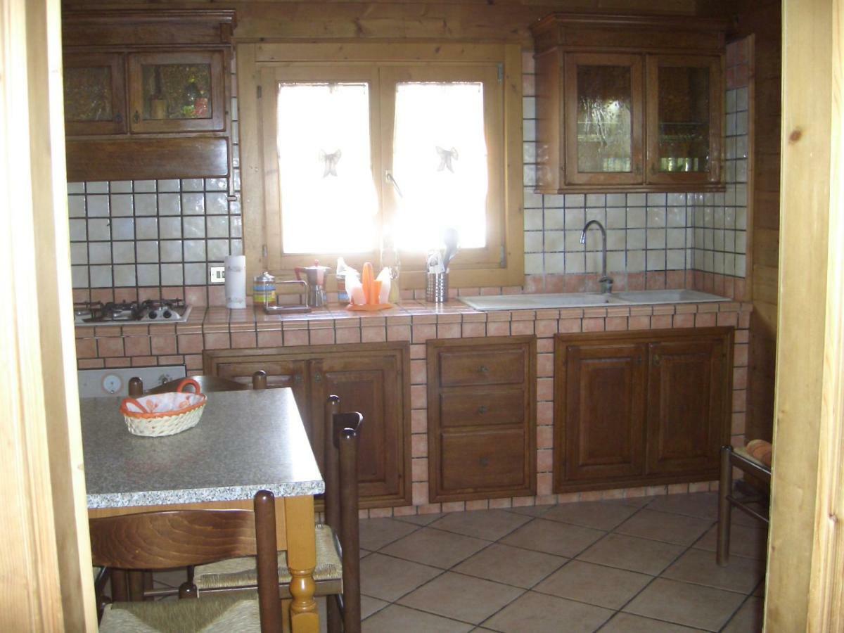 Chalet L Oasi Di Ambra 8 Posti Letto Con Uso Piscina Ardea Bagian luar foto