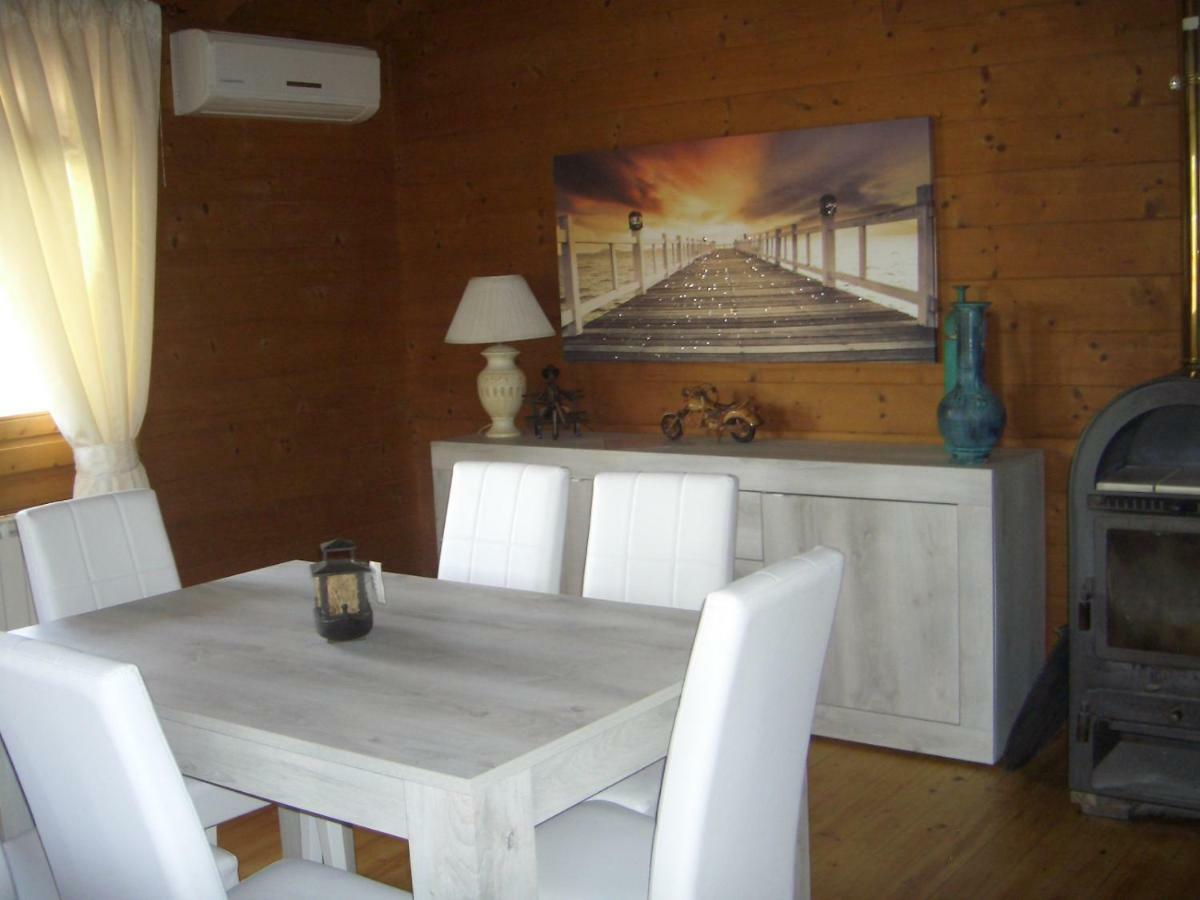 Chalet L Oasi Di Ambra 8 Posti Letto Con Uso Piscina Ardea Bagian luar foto