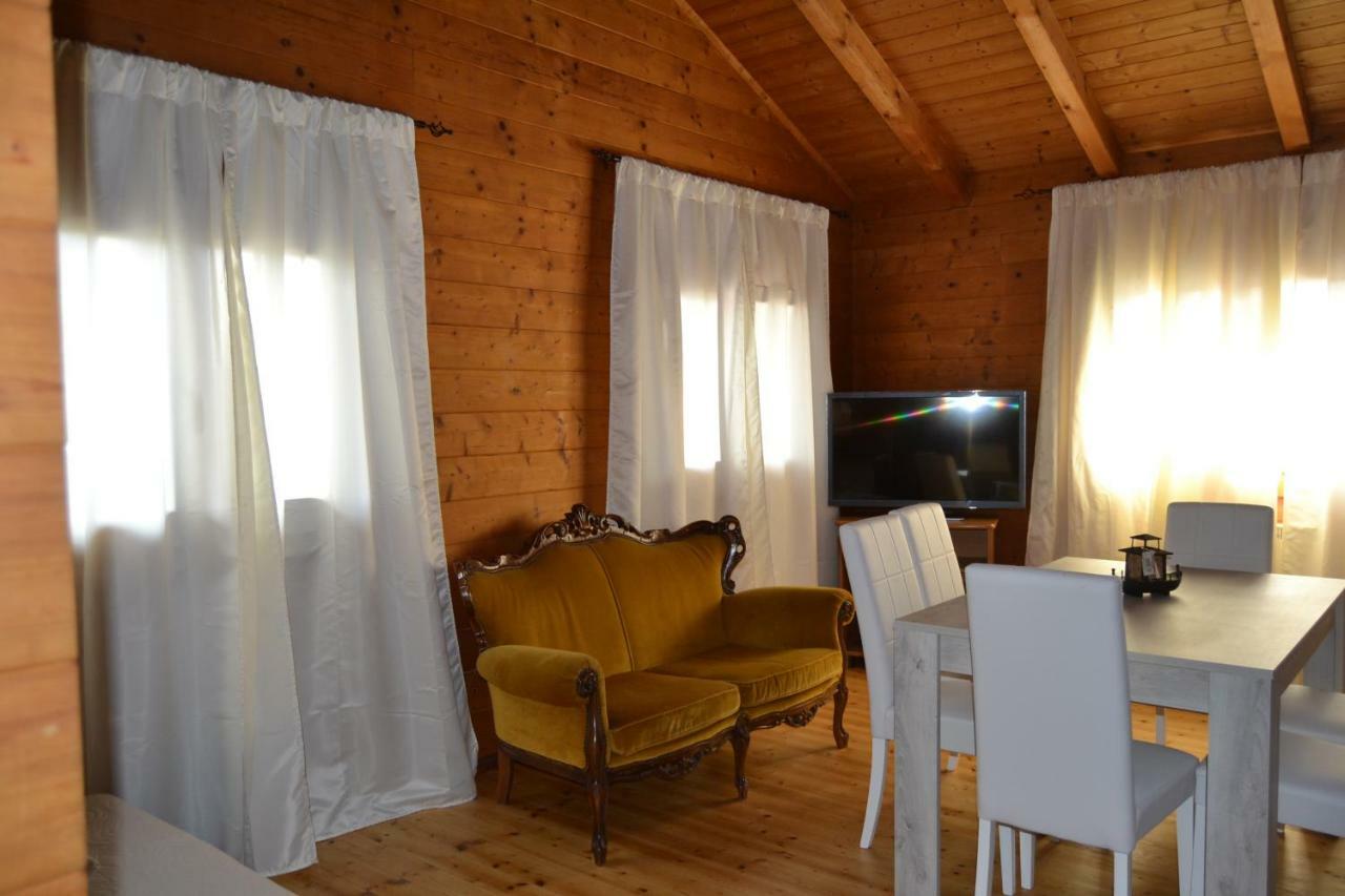 Chalet L Oasi Di Ambra 8 Posti Letto Con Uso Piscina Ardea Bagian luar foto