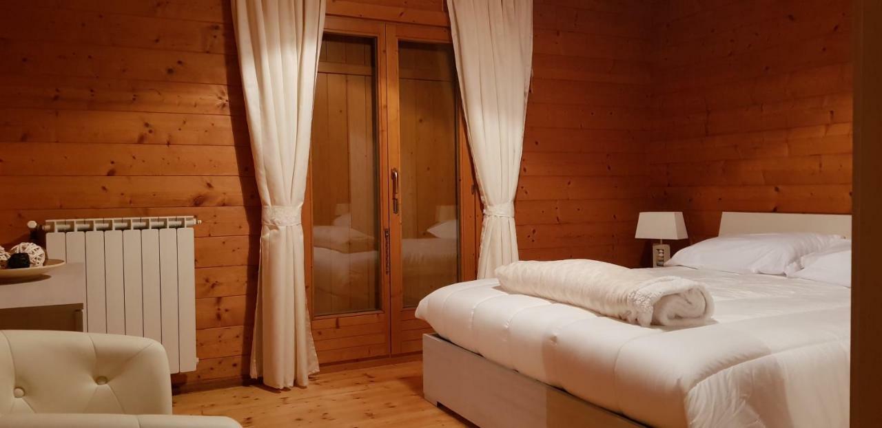 Chalet L Oasi Di Ambra 8 Posti Letto Con Uso Piscina Ardea Bagian luar foto