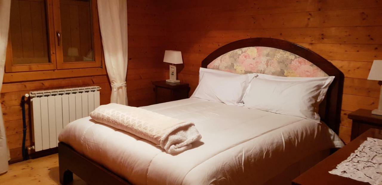 Chalet L Oasi Di Ambra 8 Posti Letto Con Uso Piscina Ardea Bagian luar foto