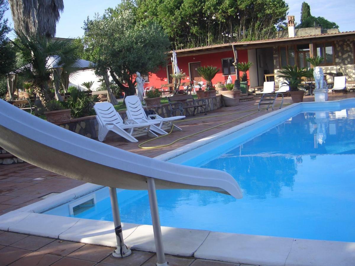 Chalet L Oasi Di Ambra 8 Posti Letto Con Uso Piscina Ardea Bagian luar foto
