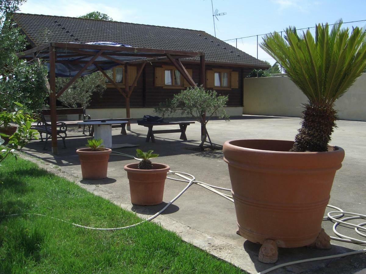 Chalet L Oasi Di Ambra 8 Posti Letto Con Uso Piscina Ardea Bagian luar foto