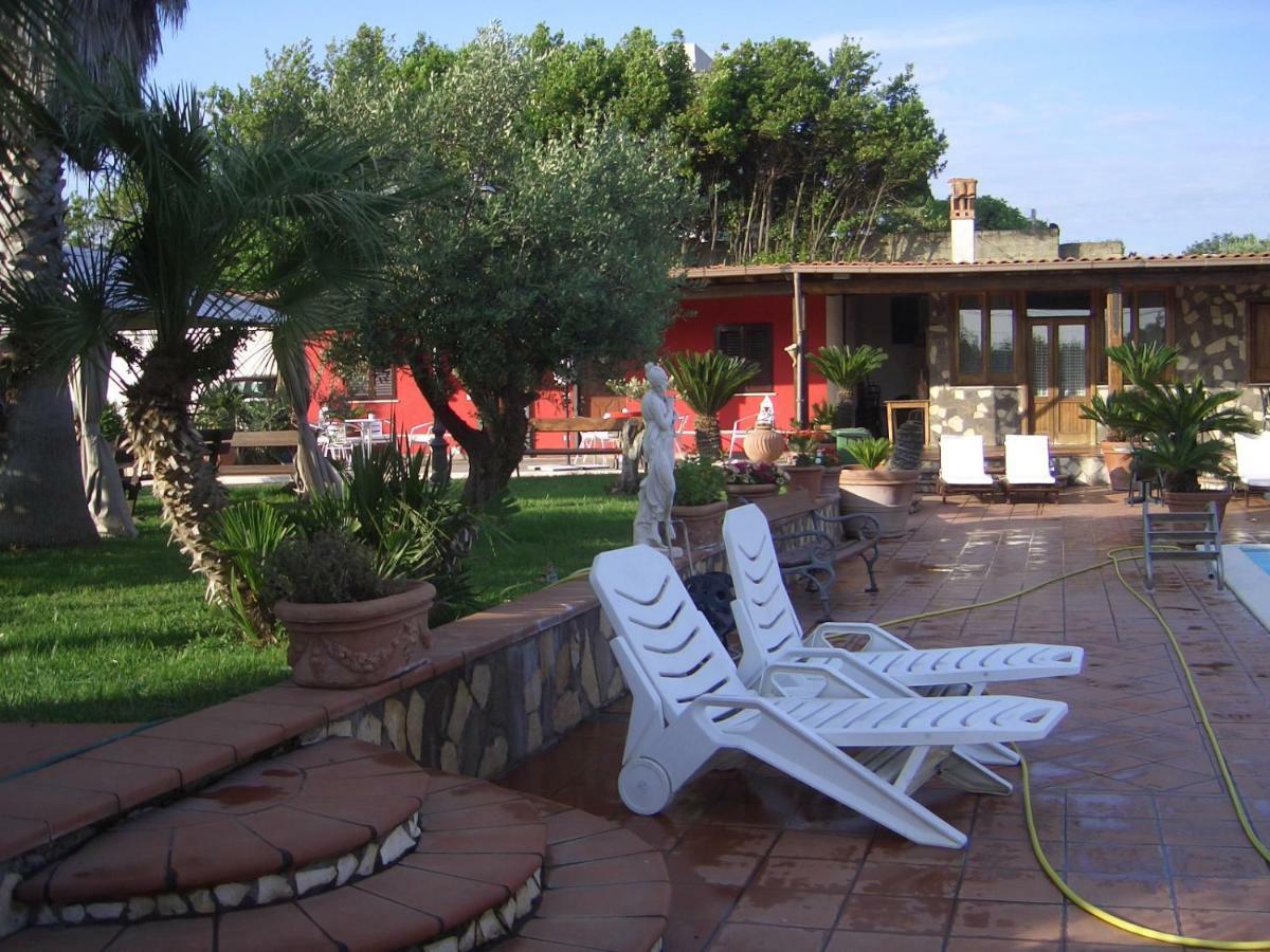 Chalet L Oasi Di Ambra 8 Posti Letto Con Uso Piscina Ardea Bagian luar foto